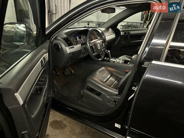 Черный Фольксваген Туарег, объемом двигателя 3 л и пробегом 351 тыс. км за 13500 $, фото 14 на Automoto.ua