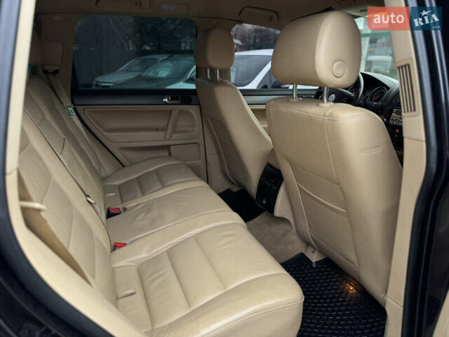 Черный Фольксваген Туарег, объемом двигателя 3 л и пробегом 333 тыс. км за 9950 $, фото 25 на Automoto.ua