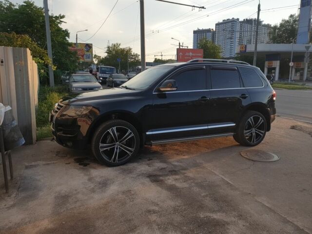 Чорний Фольксваген Туарег, об'ємом двигуна 3 л та пробігом 205 тис. км за 12000 $, фото 2 на Automoto.ua