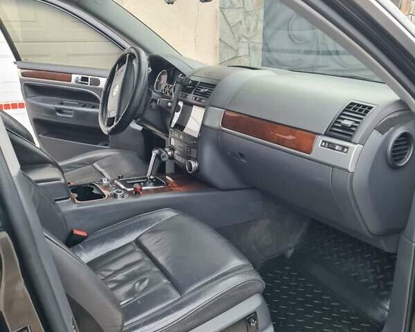 Черный Фольксваген Туарег, объемом двигателя 3 л и пробегом 258 тыс. км за 10500 $, фото 15 на Automoto.ua