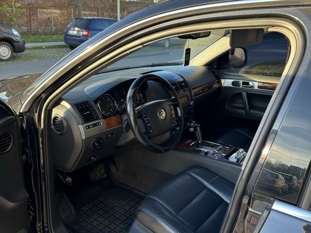 Чорний Фольксваген Туарег, об'ємом двигуна 3 л та пробігом 375 тис. км за 10500 $, фото 4 на Automoto.ua