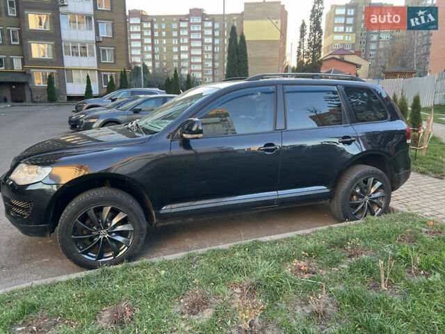 Черный Фольксваген Туарег, объемом двигателя 2.46 л и пробегом 258 тыс. км за 9500 $, фото 2 на Automoto.ua