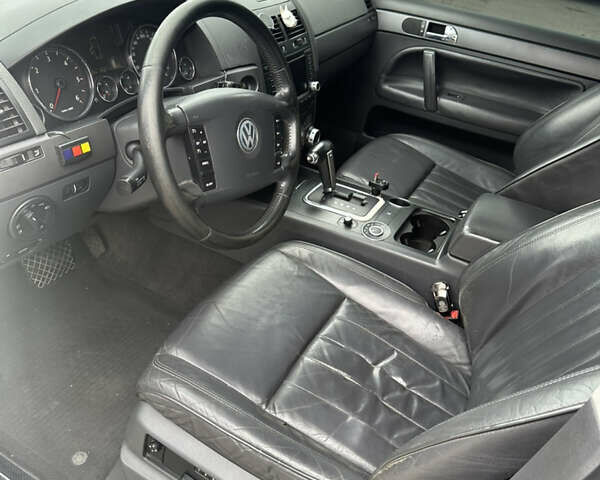 Черный Фольксваген Туарег, объемом двигателя 3 л и пробегом 320 тыс. км за 6300 $, фото 4 на Automoto.ua