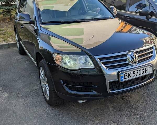 Чорний Фольксваген Туарег, об'ємом двигуна 2.97 л та пробігом 319 тис. км за 10600 $, фото 3 на Automoto.ua