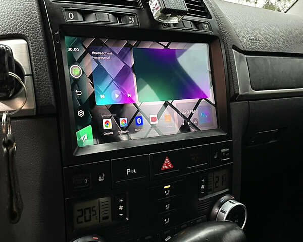 Черный Фольксваген Туарег, объемом двигателя 2.46 л и пробегом 244 тыс. км за 9600 $, фото 3 на Automoto.ua