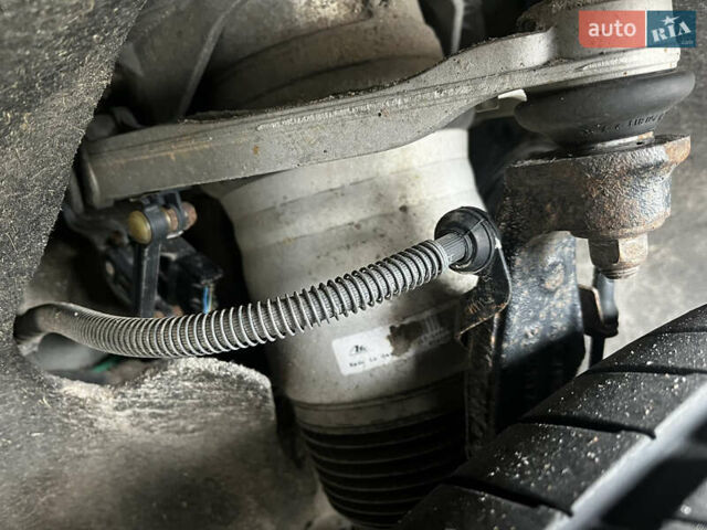 Черный Фольксваген Туарег, объемом двигателя 4.9 л и пробегом 252 тыс. км за 13800 $, фото 4 на Automoto.ua