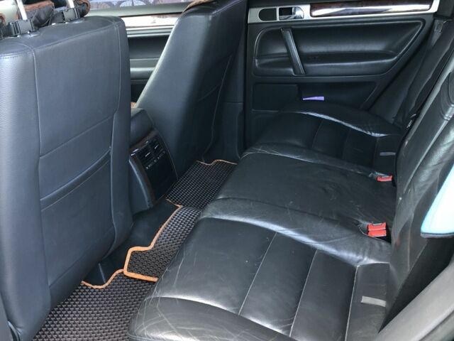 Черный Фольксваген Туарег, объемом двигателя 2.5 л и пробегом 370 тыс. км за 8000 $, фото 7 на Automoto.ua