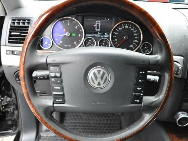 Черный Фольксваген Туарег, объемом двигателя 3 л и пробегом 335 тыс. км за 9803 $, фото 28 на Automoto.ua