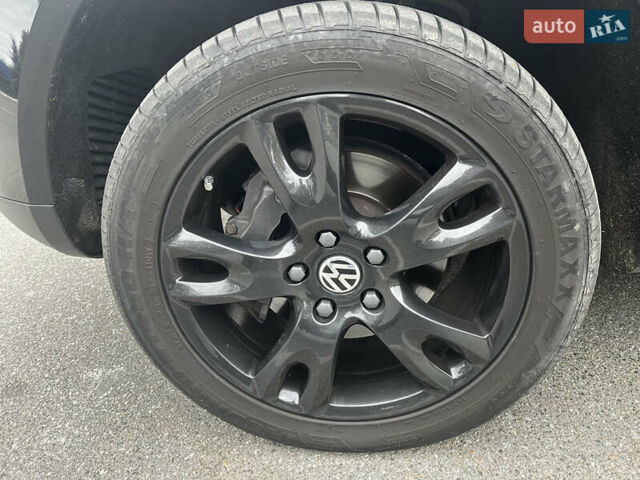 Черный Фольксваген Туарег, объемом двигателя 4.9 л и пробегом 252 тыс. км за 13800 $, фото 6 на Automoto.ua