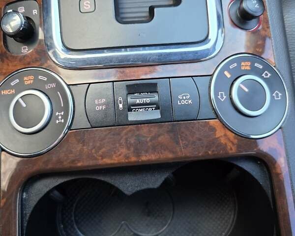 Черный Фольксваген Туарег, объемом двигателя 2.97 л и пробегом 296 тыс. км за 8800 $, фото 21 на Automoto.ua