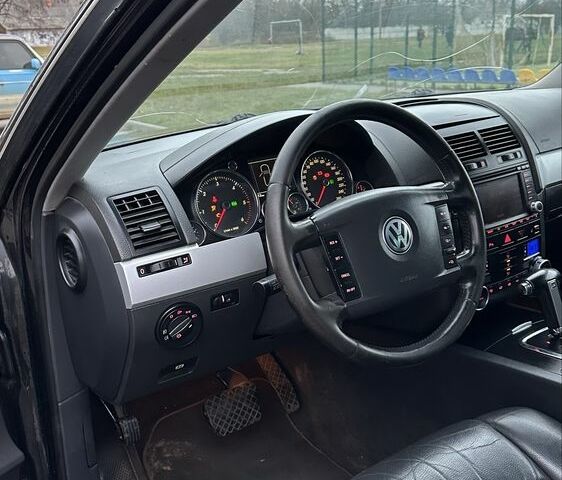 Чорний Фольксваген Туарег, об'ємом двигуна 3 л та пробігом 250 тис. км за 3350 $, фото 6 на Automoto.ua