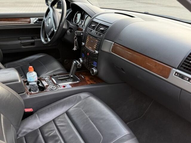 Чорний Фольксваген Туарег, об'ємом двигуна 3 л та пробігом 404 тис. км за 6500 $, фото 12 на Automoto.ua