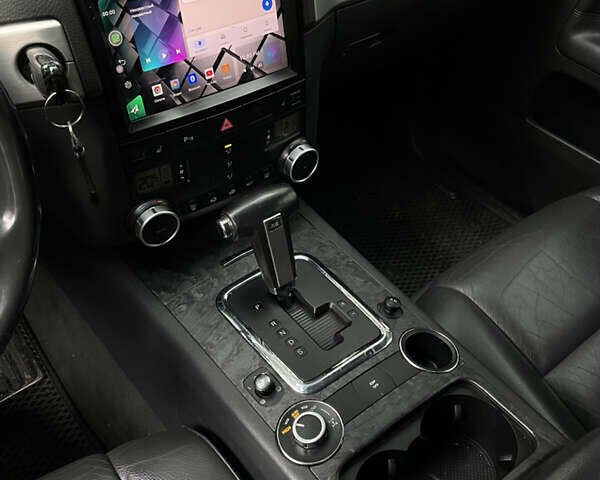 Черный Фольксваген Туарег, объемом двигателя 2.46 л и пробегом 244 тыс. км за 9600 $, фото 2 на Automoto.ua