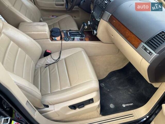 Черный Фольксваген Туарег, объемом двигателя 2.5 л и пробегом 240 тыс. км за 9999 $, фото 15 на Automoto.ua