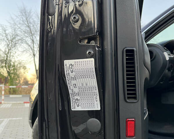 Черный Фольксваген Туарег, объемом двигателя 3 л и пробегом 230 тыс. км за 10200 $, фото 37 на Automoto.ua