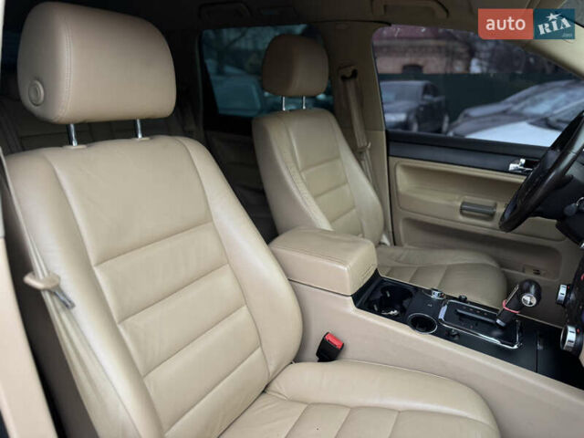 Черный Фольксваген Туарег, объемом двигателя 3 л и пробегом 333 тыс. км за 9950 $, фото 28 на Automoto.ua