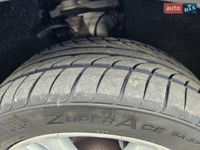 Черный Фольксваген Туарег, объемом двигателя 3.6 л и пробегом 250 тыс. км за 10700 $, фото 12 на Automoto.ua