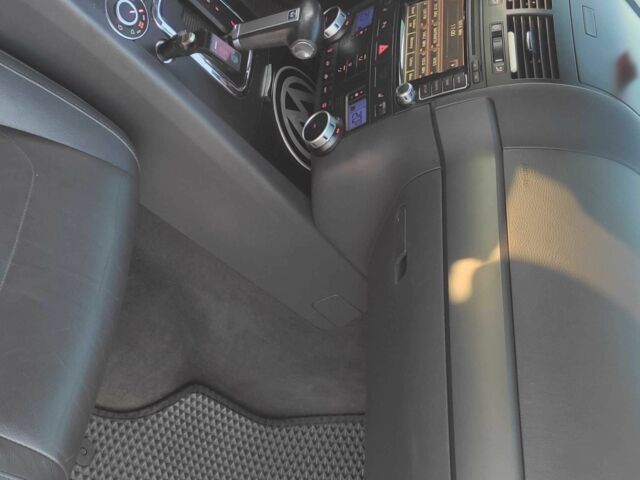 Черный Фольксваген Туарег, объемом двигателя 3 л и пробегом 290 тыс. км за 12300 $, фото 12 на Automoto.ua