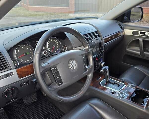 Черный Фольксваген Туарег, объемом двигателя 2.97 л и пробегом 296 тыс. км за 8800 $, фото 15 на Automoto.ua