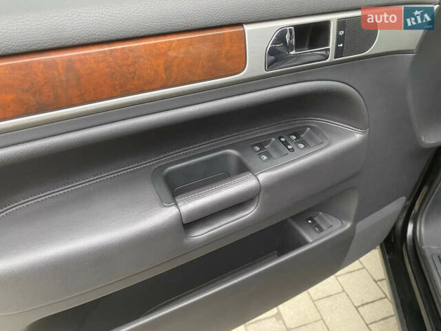 Черный Фольксваген Туарег, объемом двигателя 3 л и пробегом 273 тыс. км за 10500 $, фото 40 на Automoto.ua