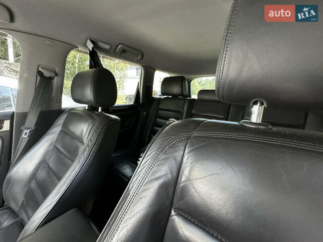 Черный Фольксваген Туарег, объемом двигателя 3.58 л и пробегом 300 тыс. км за 8000 $, фото 3 на Automoto.ua