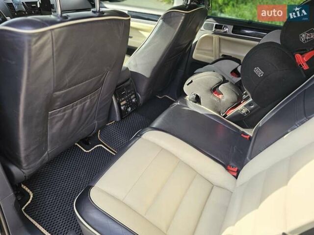 Черный Фольксваген Туарег, объемом двигателя 4.2 л и пробегом 356 тыс. км за 11000 $, фото 9 на Automoto.ua