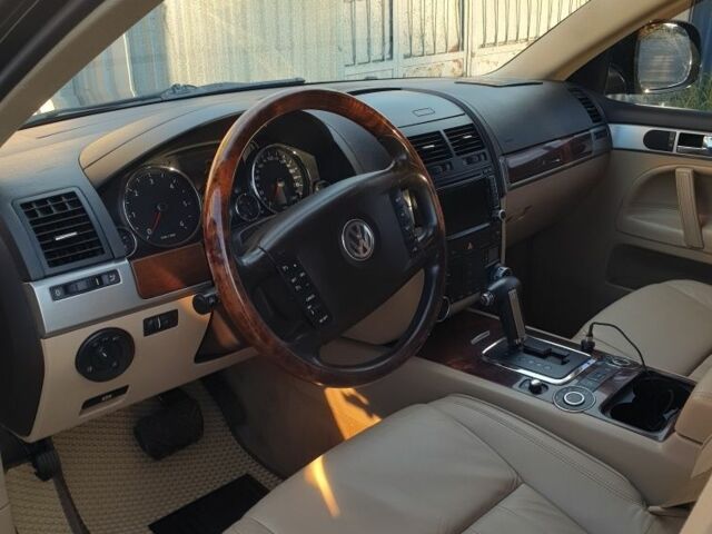 Чорний Фольксваген Туарег, об'ємом двигуна 3 л та пробігом 205 тис. км за 12000 $, фото 7 на Automoto.ua