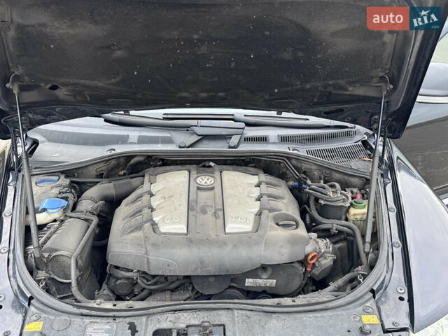 Черный Фольксваген Туарег, объемом двигателя 2.97 л и пробегом 294 тыс. км за 10508 $, фото 11 на Automoto.ua