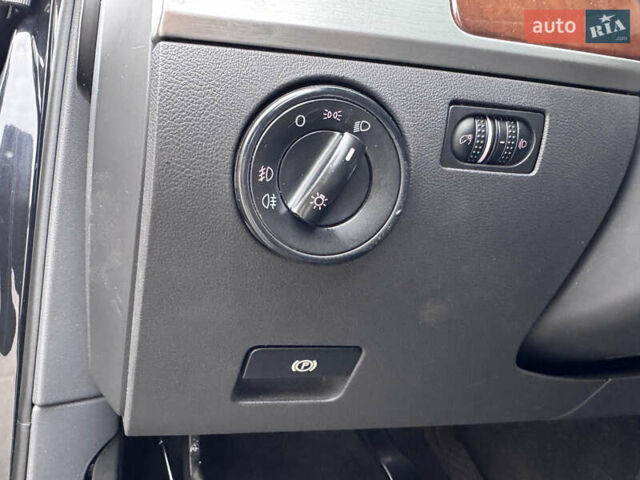 Черный Фольксваген Туарег, объемом двигателя 2.97 л и пробегом 294 тыс. км за 10508 $, фото 30 на Automoto.ua