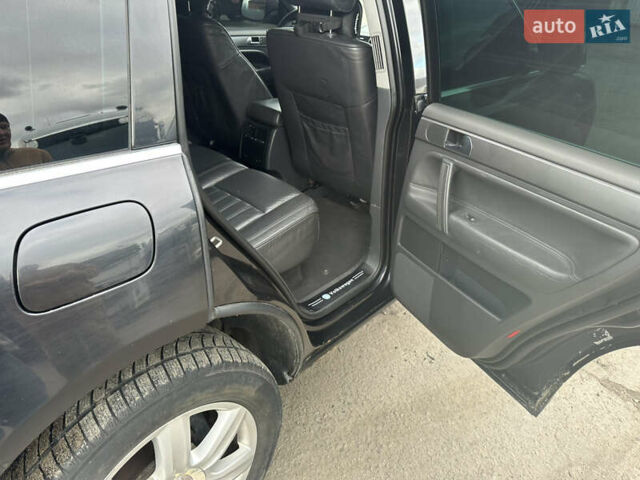 Черный Фольксваген Туарег, объемом двигателя 3 л и пробегом 320 тыс. км за 6300 $, фото 2 на Automoto.ua