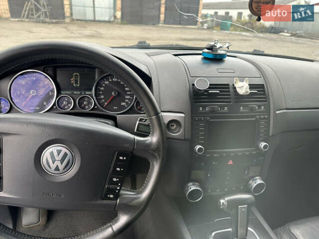 Черный Фольксваген Туарег, объемом двигателя 3 л и пробегом 320 тыс. км за 6300 $, фото 3 на Automoto.ua