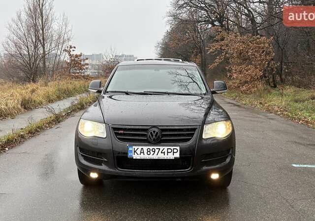 Черный Фольксваген Туарег, объемом двигателя 3 л и пробегом 239 тыс. км за 10300 $, фото 1 на Automoto.ua