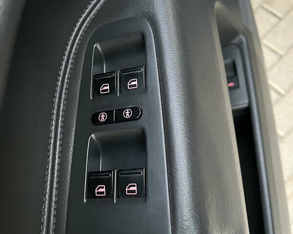 Черный Фольксваген Туарег, объемом двигателя 3 л и пробегом 230 тыс. км за 10200 $, фото 32 на Automoto.ua