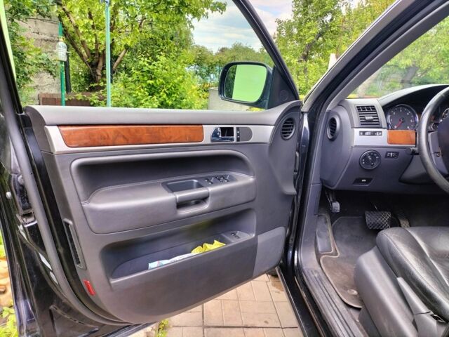 Чорний Фольксваген Туарег, об'ємом двигуна 2.5 л та пробігом 405 тис. км за 6900 $, фото 12 на Automoto.ua