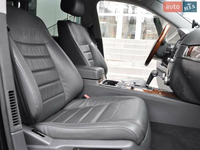 Черный Фольксваген Туарег, объемом двигателя 3 л и пробегом 335 тыс. км за 9803 $, фото 22 на Automoto.ua