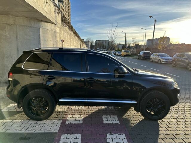 Чорний Фольксваген Туарег, об'ємом двигуна 3 л та пробігом 375 тис. км за 10500 $, фото 2 на Automoto.ua