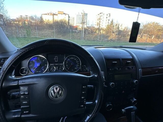 Чорний Фольксваген Туарег, об'ємом двигуна 3 л та пробігом 375 тис. км за 10500 $, фото 7 на Automoto.ua