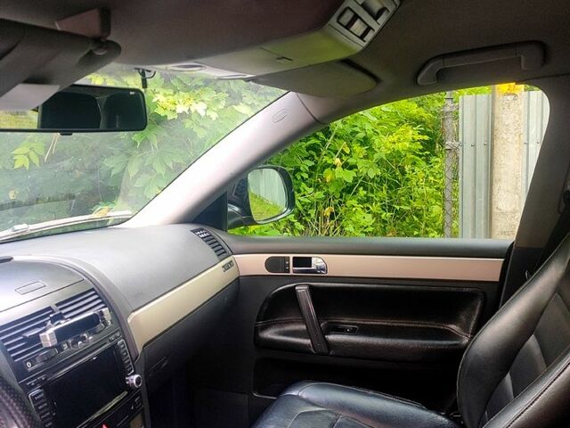 Чорний Фольксваген Туарег, об'ємом двигуна 3 л та пробігом 345 тис. км за 10500 $, фото 3 на Automoto.ua