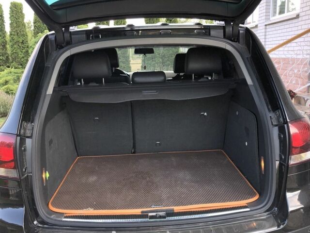 Черный Фольксваген Туарег, объемом двигателя 2.5 л и пробегом 370 тыс. км за 8000 $, фото 5 на Automoto.ua