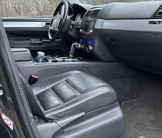 Чорний Фольксваген Туарег, об'ємом двигуна 3 л та пробігом 250 тис. км за 3350 $, фото 8 на Automoto.ua