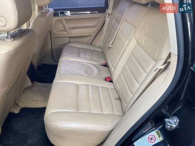 Черный Фольксваген Туарег, объемом двигателя 2.5 л и пробегом 240 тыс. км за 9999 $, фото 17 на Automoto.ua