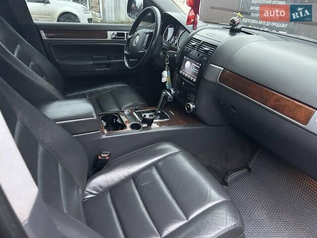Чорний Фольксваген Туарег, об'ємом двигуна 2.46 л та пробігом 174 тис. км за 11000 $, фото 7 на Automoto.ua