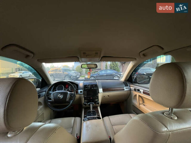 Черный Фольксваген Туарег, объемом двигателя 2.46 л и пробегом 258 тыс. км за 9500 $, фото 10 на Automoto.ua