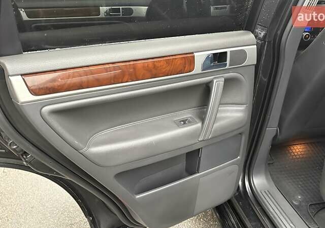 Черный Фольксваген Туарег, объемом двигателя 3 л и пробегом 239 тыс. км за 10300 $, фото 13 на Automoto.ua