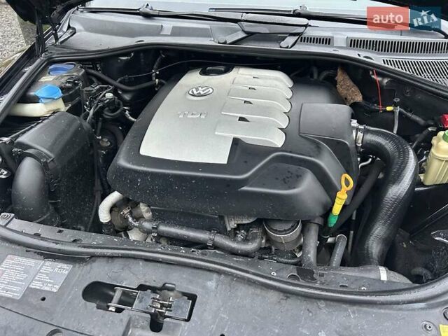 Чорний Фольксваген Туарег, об'ємом двигуна 2.46 л та пробігом 174 тис. км за 11000 $, фото 13 на Automoto.ua