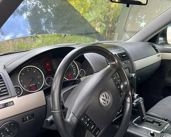 Черный Фольксваген Туарег, объемом двигателя 2.52 л и пробегом 237 тыс. км за 6500 $, фото 9 на Automoto.ua