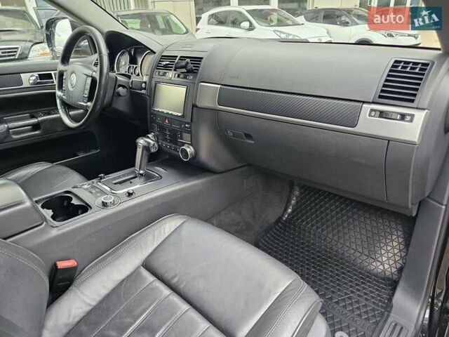 Черный Фольксваген Туарег, объемом двигателя 3.6 л и пробегом 250 тыс. км за 10700 $, фото 16 на Automoto.ua