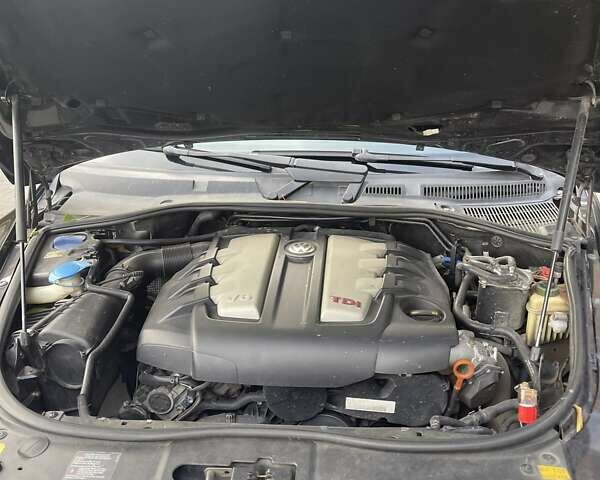 Чорний Фольксваген Туарег, об'ємом двигуна 3 л та пробігом 220 тис. км за 10500 $, фото 13 на Automoto.ua