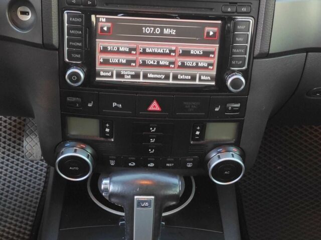 Черный Фольксваген Туарег, объемом двигателя 3 л и пробегом 290 тыс. км за 12300 $, фото 4 на Automoto.ua