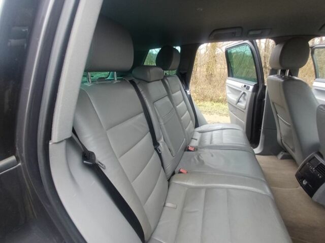 Чорний Фольксваген Туарег, об'ємом двигуна 3 л та пробігом 349 тис. км за 6500 $, фото 6 на Automoto.ua